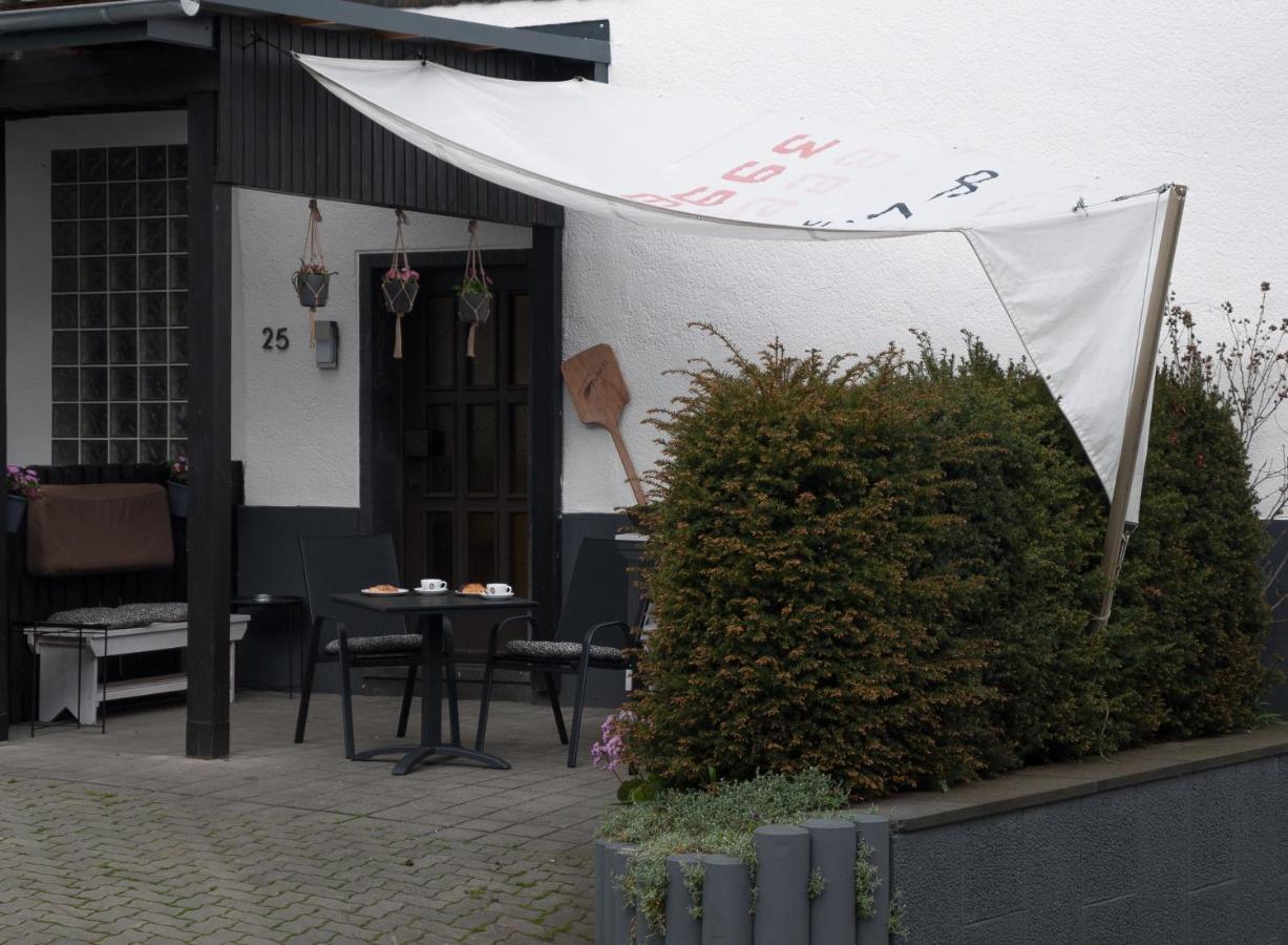 Ferienwohnung Backes Ettringen  Bagian luar foto
